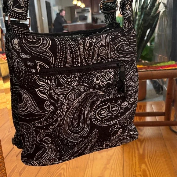 Vera Bradley Black and White Paisley Crossbody shoulder Bag - Picture 5 of 6